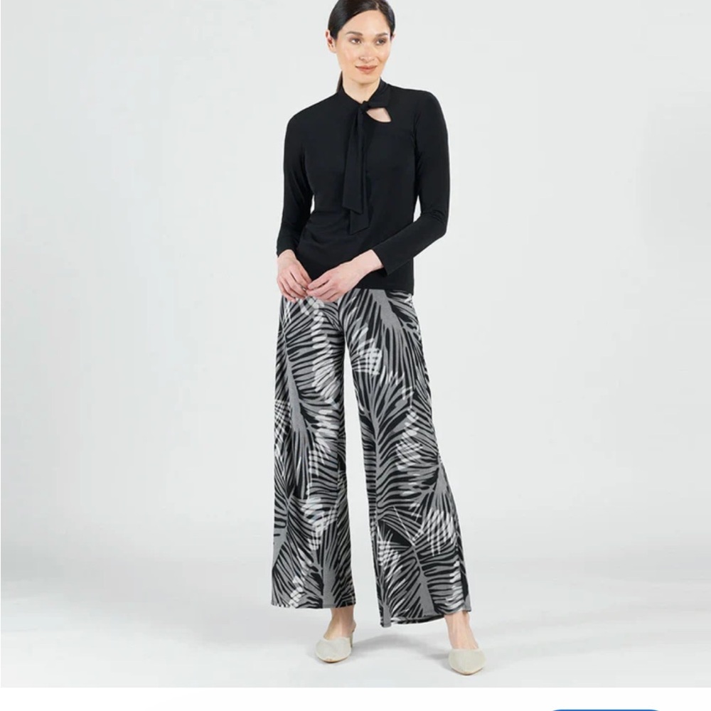 Clara Sun woo Size L Signature Palazzo Pants Womens Large Black White Leaf Print